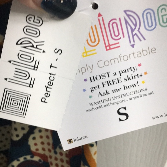 💕BEAUTIFUL BNWT LULAROE SMALL PERFECT TOP💕 - Picture 5 of 6